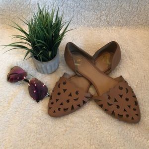 Report size 8 flats.